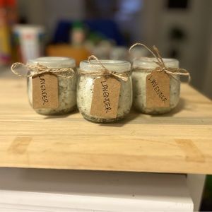 One handmade lavender sugar scrub